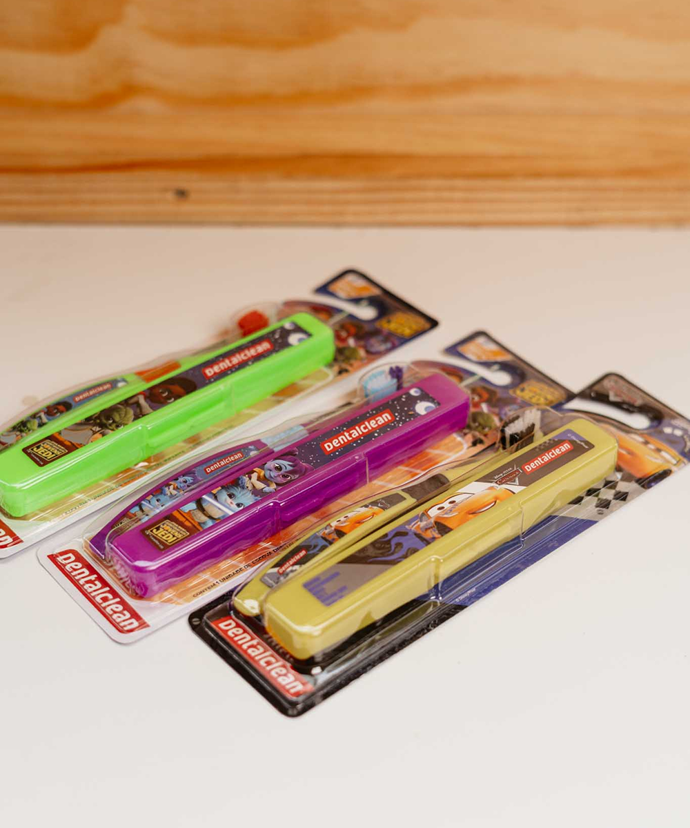 Escova de Dente Carros e Jovens Jedi – Escova e Estojo (+3 anos)