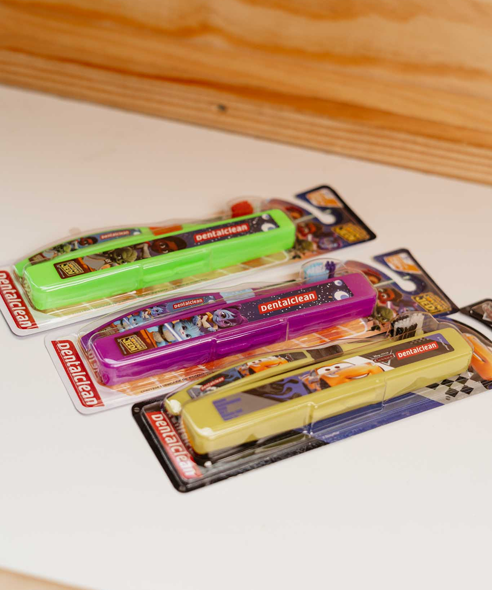 Escova de Dente Carros e Jovens Jedi - Escova e Estojo (+3 anos) - Imagem 2